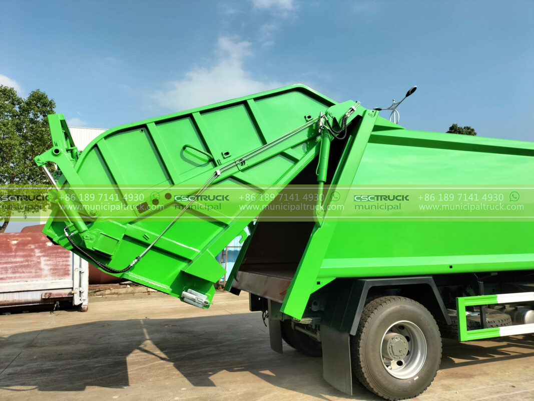 Municipal Refuse Waste Compactor Truck Working