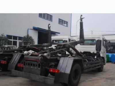 Pull Up Hook Lift Garbage Truck With Crane Back