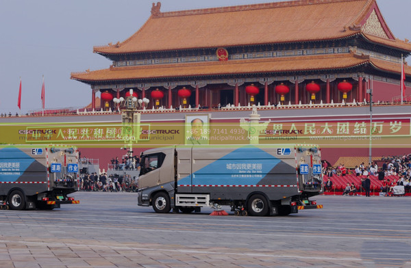 Sweeper Truck running in front of Tiananmen