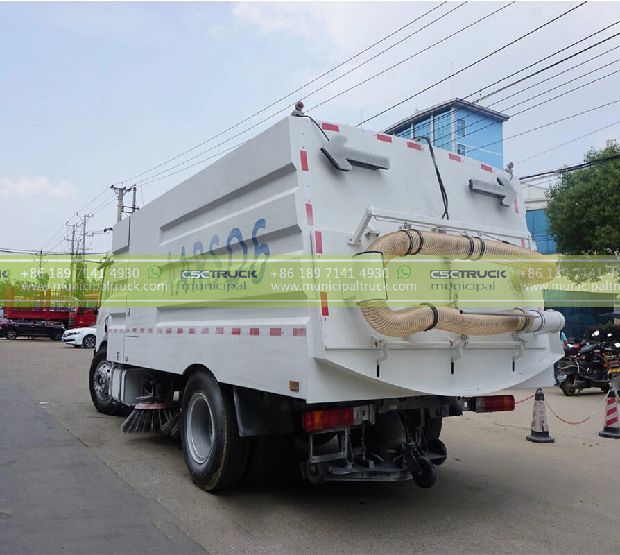 FAW Multifunctional Street Sweeper Truck Back