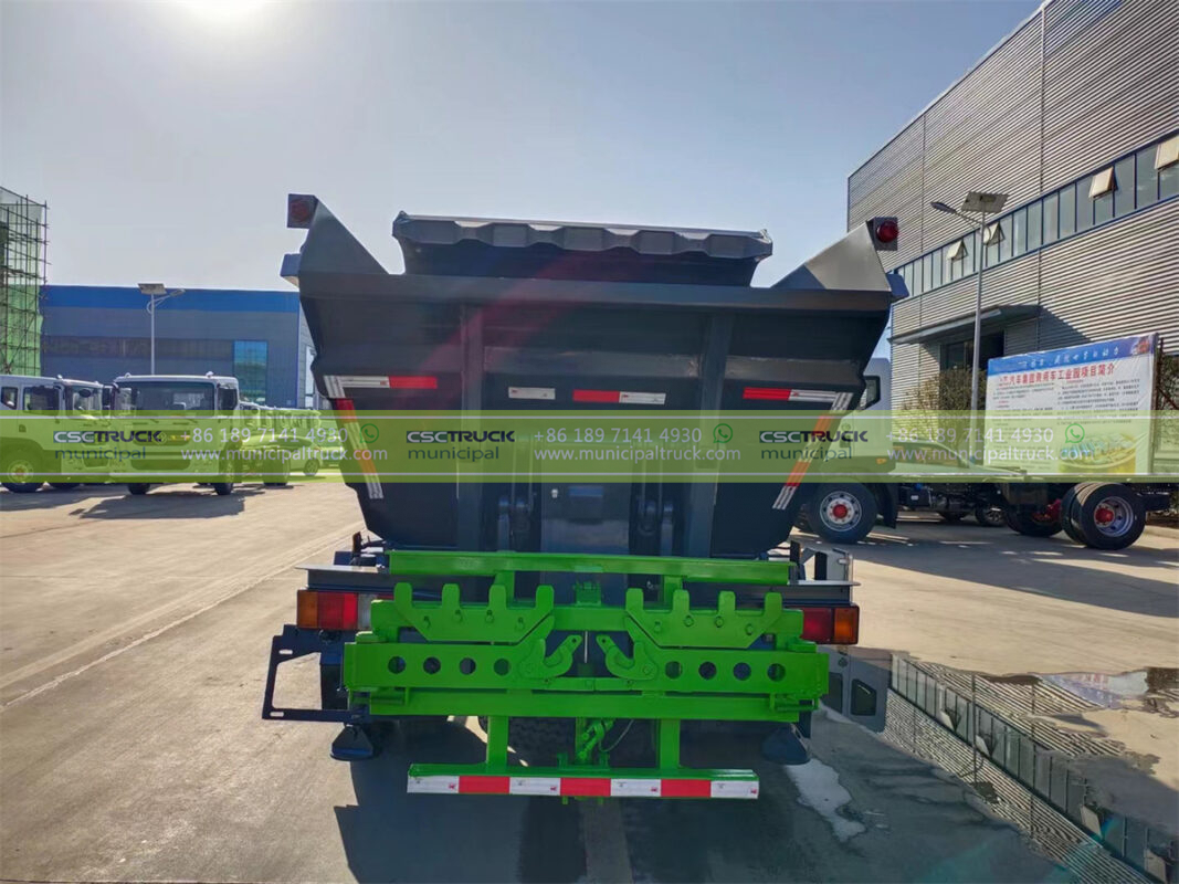 ISUZU 6CBM Self Loading Garbage Dump Truck Back