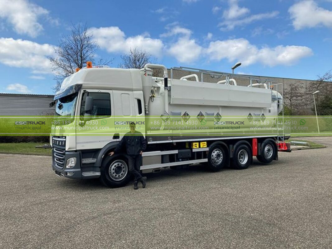 sludge collector truck