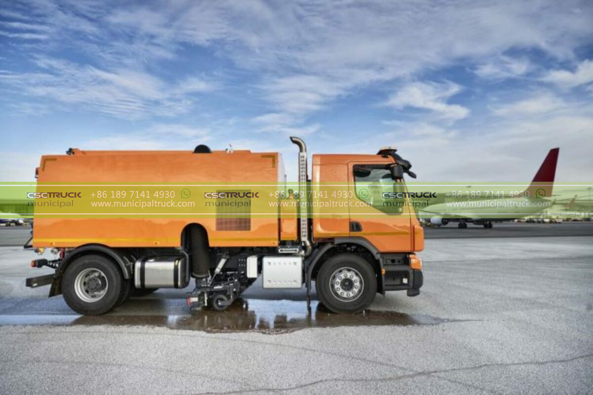 Airport Sweeper Truck