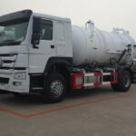 HOWO 12000 Liter Sludge Sewer Suction Vacuum Truck Tractor