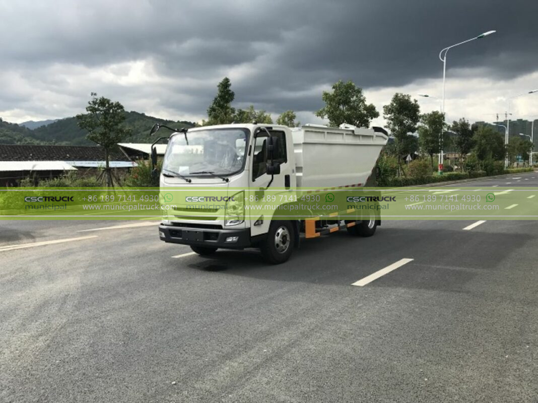 Self-Tipping Garbage Truck