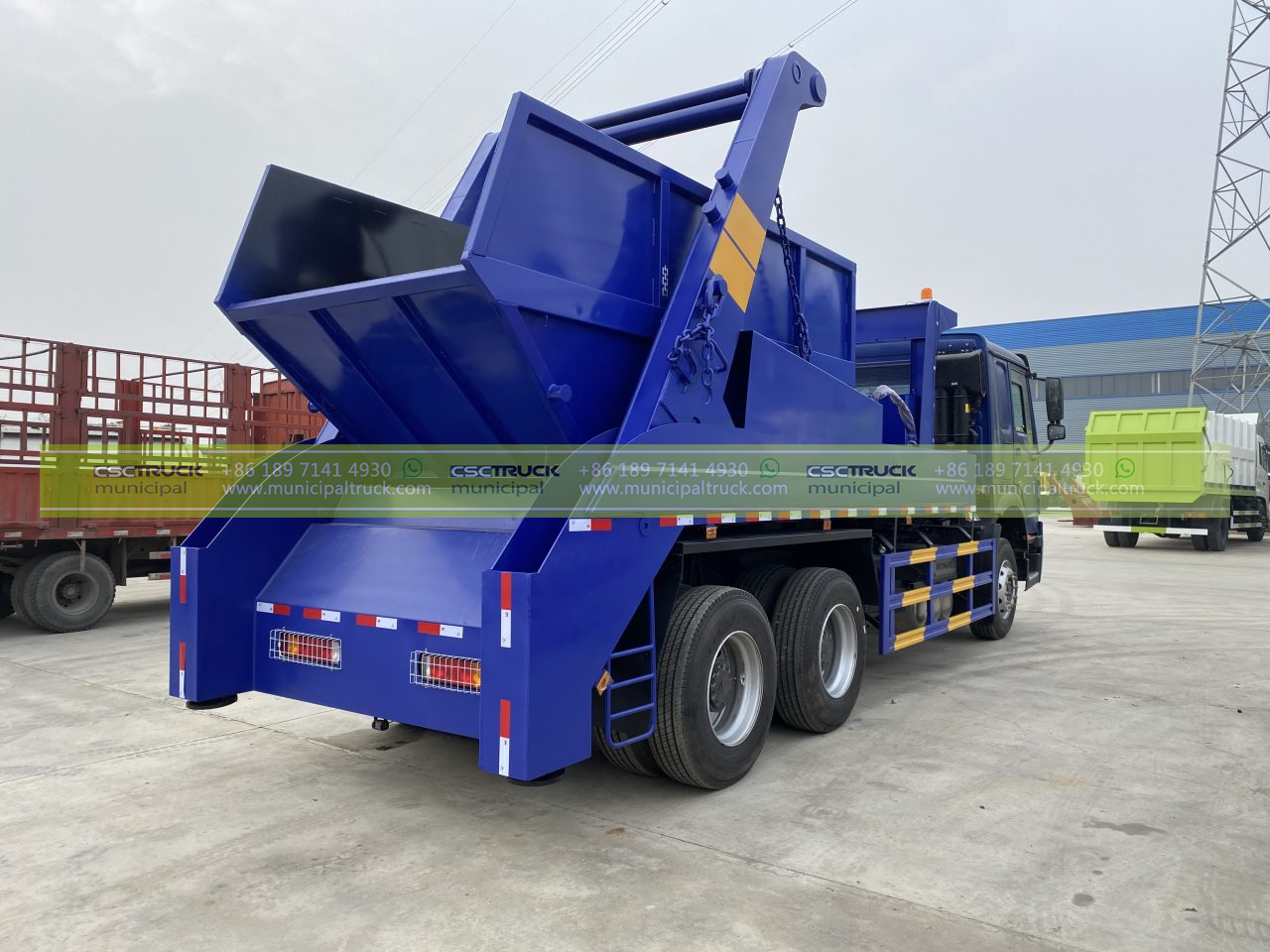 skip-loader-garbage-truck-handling-trash-in-cuba-csctruck-municipal