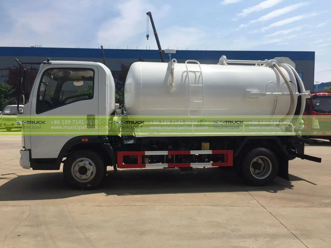 HOWO 20 CBM Sewage Suction Truck with Vacuum Pump Tank