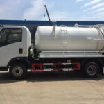 HOWO 20 CBM Sewage Suction Truck with Vacuum Pump Tank