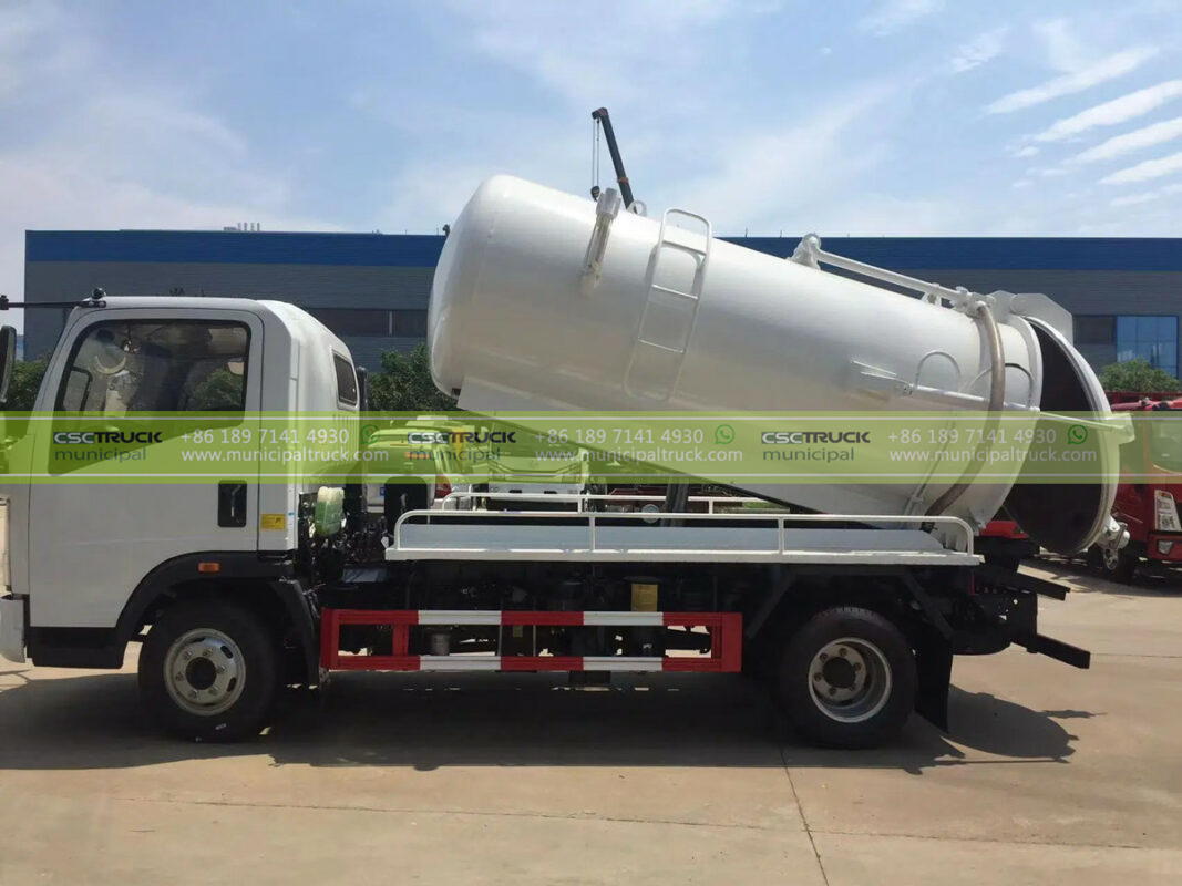 HOWO 20 CBM Sewage Suction Truck with Vacuum Pump Working