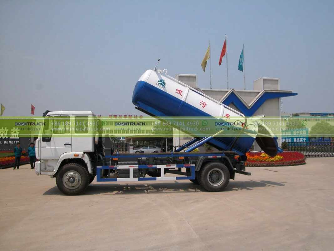 HOWO 20 Ton Vacuum Sewer Suction Truck Working